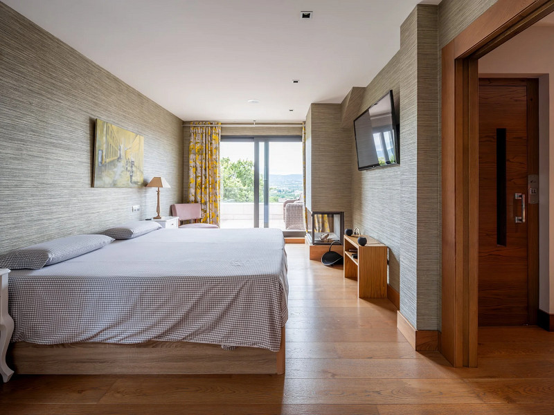 Современный комплекс из двух вилл с бассейном и панорамными садами в Астурии, Хихон. Фото:  18