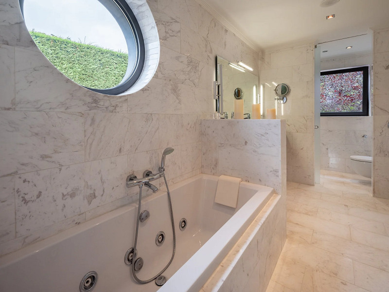 Современный комплекс из двух вилл с бассейном и панорамными садами в Астурии, Хихон. Фото:  20